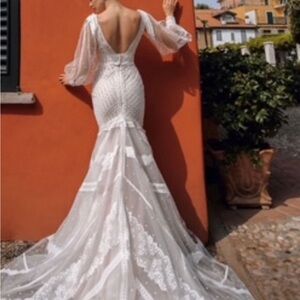 Unworn beautiful boho/mermaid lace wedding dress. Very reduced price!!